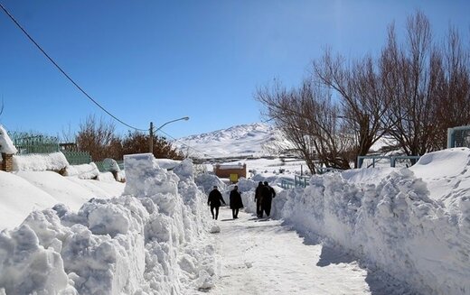 بحران در فریدون‌شهر/ محاصره ۶۰ روستا در ‌برف شدید