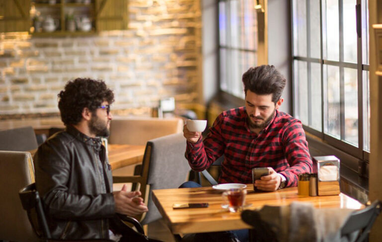 ۱۰ روش دوست‌یابی بی‌نظیر برای افرادی که اختلال اضطراب اجتماعی دارند